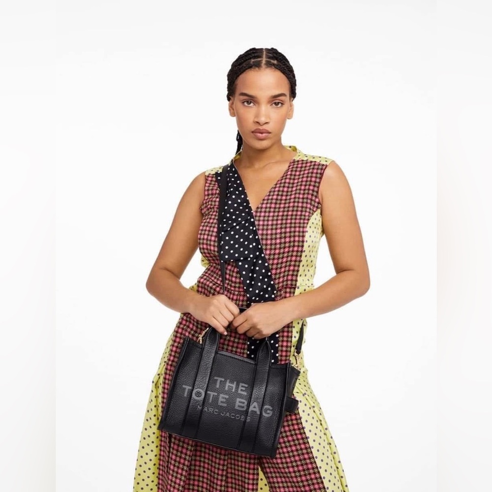H009L01SP21 - Marc Jacobs The Leather Mini Tote Bag - Picture 16 of 16
